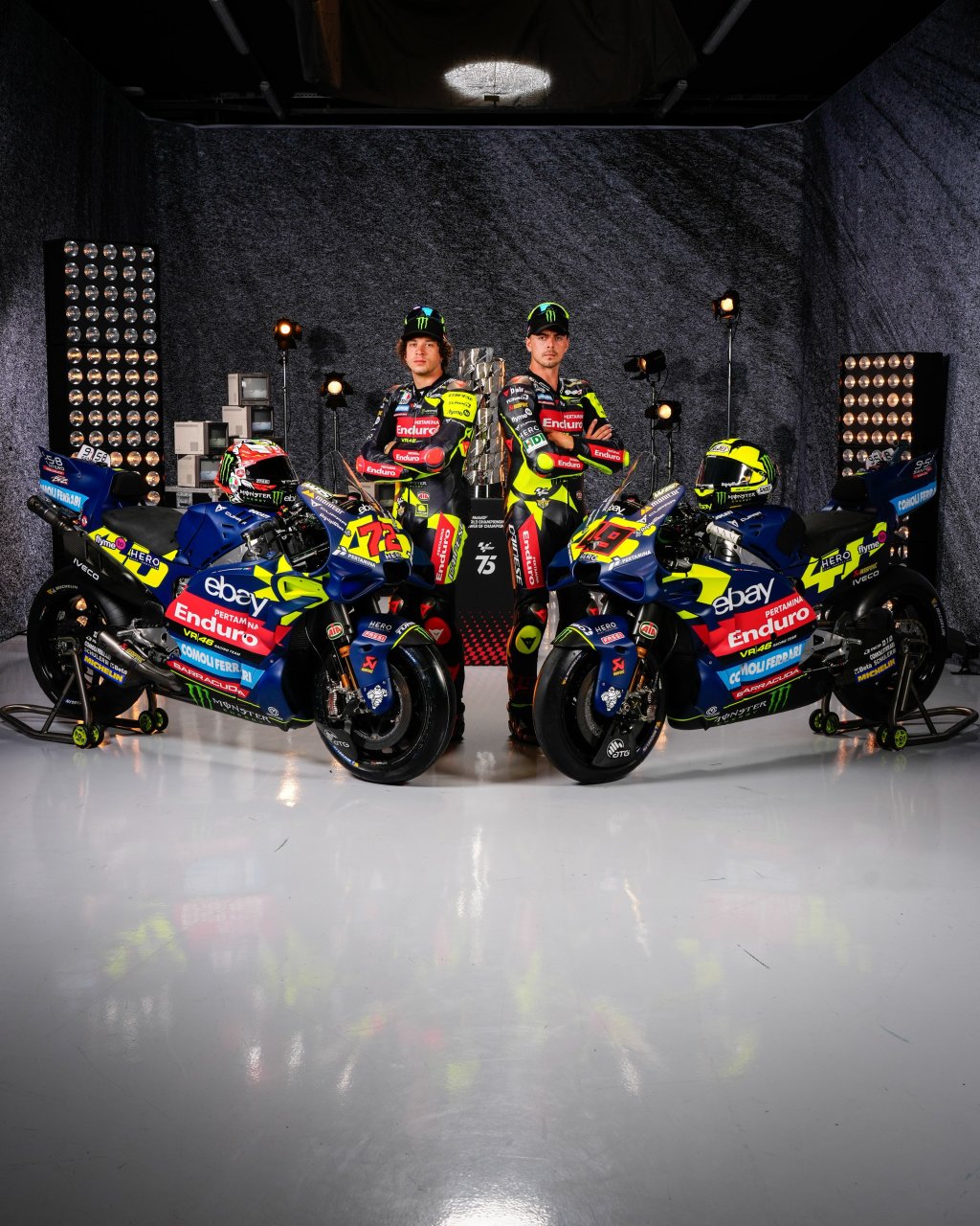 «ВР46» представила расцветку в честь Валентино Росси, «Ямаха» – красно-белую ливрею, «Априлия» – черную для ретро-уик-энда Гран-при Великобритании MotoGP