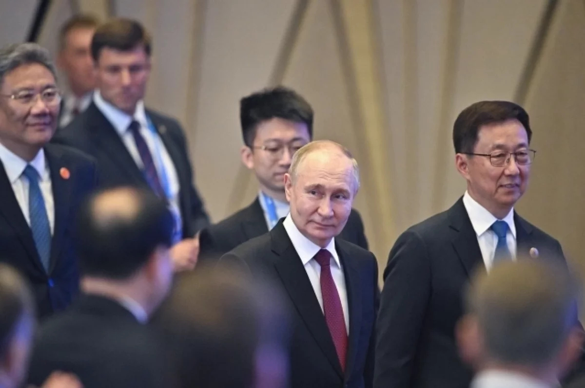 Путин поддержал идею о совместном разворачивании флагов РФ и КНР на Марсе