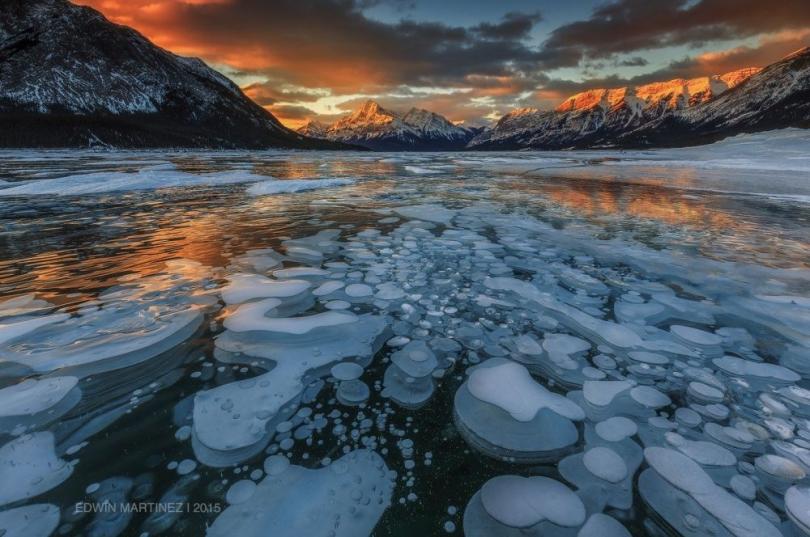 Огнеопасные ледяные пузыри (© Edwin Martinez)