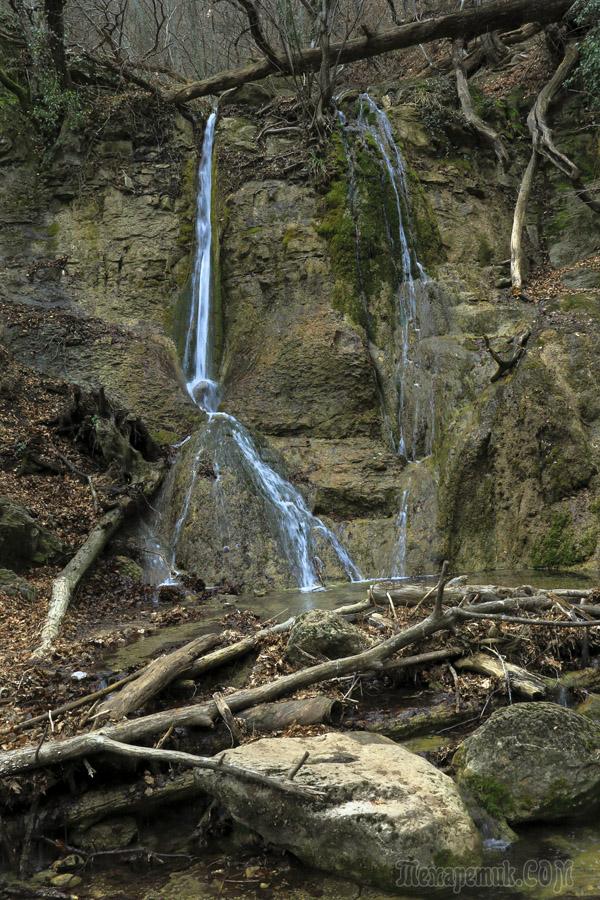 Водопады Крыма, гейзер Джурла, позже, всегда, водопадом, водопада,    Есть, Гейзер, падает, которую, промоине, благодаря, получил, ущелья, является, отражается, известным, самым, большинстве, водопадов, каскадом