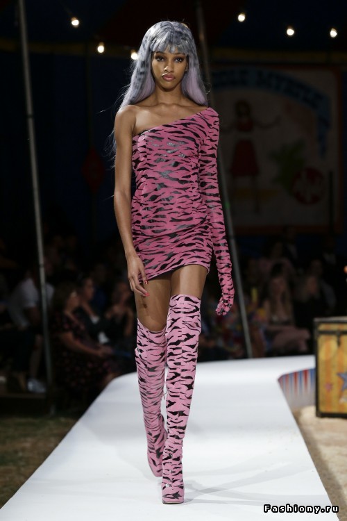 Moschino Круизная коллекция 2019 Moschino Круизная коллекция 2019