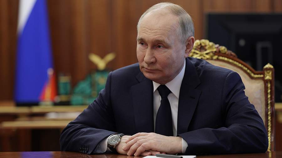 Путин проводит в Кремле совещание с новым составом правительства