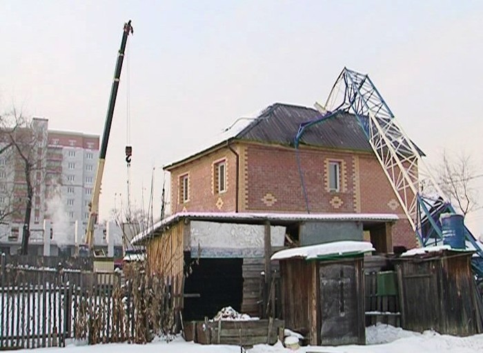 Домом не управил, так 