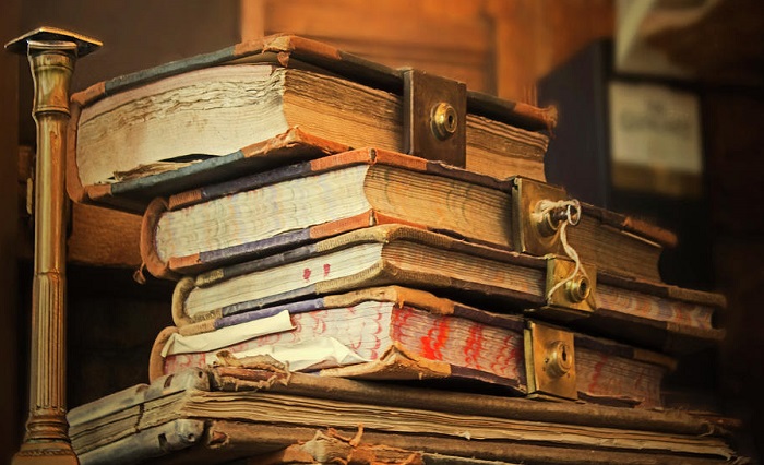 Самая известная легенда о книгах в истории России. /Фото: pixels.com