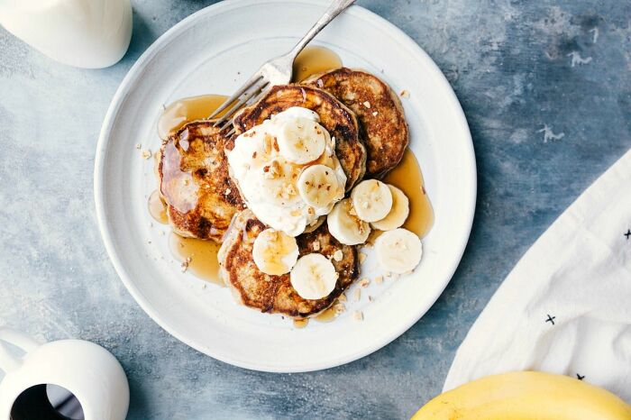 Суп, салат и десерты: 5 аппетитных блюд из бананов вкусу, бананы, Бананы, Выложить, нарезать, очистить, минут, Масло, вымыть, средней, приготовления, Способ, Просушить, Нарезать, веточки, Ингредиенты, Мякоть, толщины, оливковое, всего