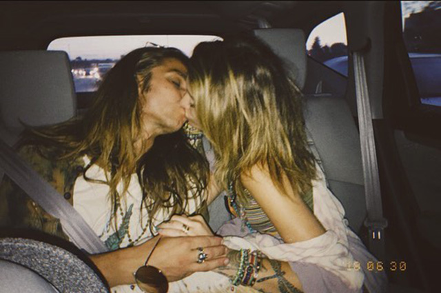 Пэрис Джексон отметила годовщину отношений со своим возлюбленным Габриелем Гленном Звездные пары