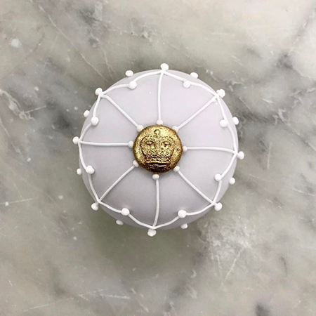 Вместо торта: рецепт капкейков, которыми Елизавета II отмечала свое 94-летие Стиль жизни,Еда и рецепты