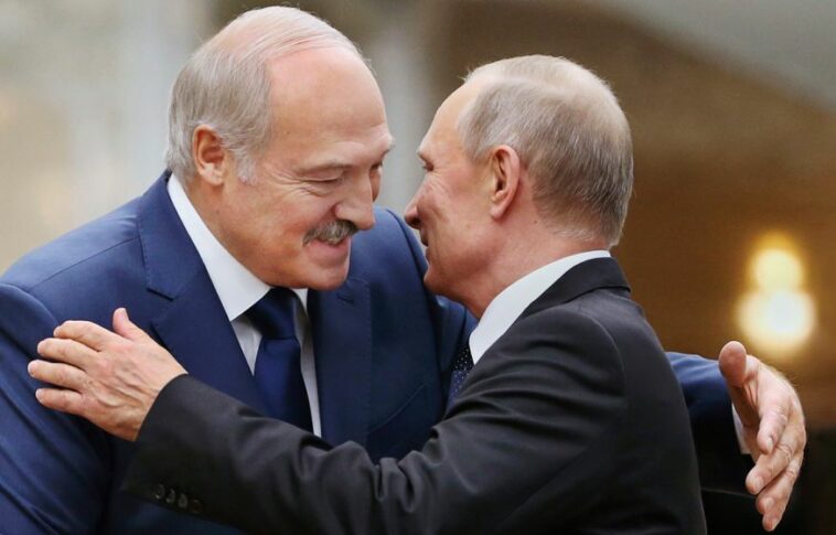 Лукашенко в день рождения Путина описал его жизненный путь