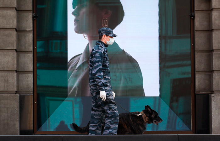 Полицейским предложили разрешить вскрывать автомобили и оцеплять жилье