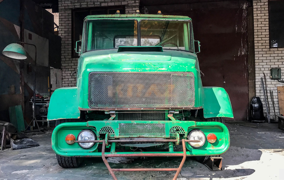 Гоночный КрАЗ с мотором от танка Гоночный КрАЗ с мотором от танка авто,автомобиль,машины,ремонт,Россия,СССР,тюнинг