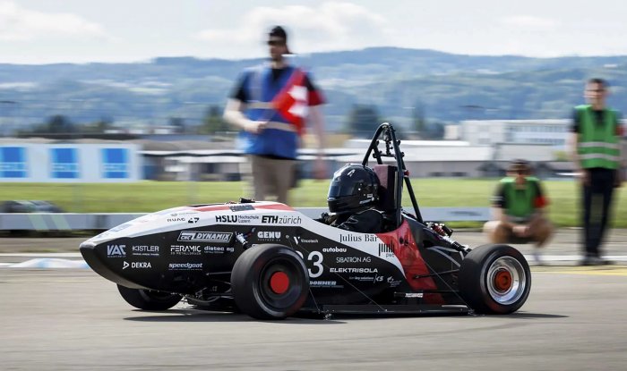 Студенты из Швейцарии создали электромобиль, который достигает скорости 100 км/ч за меньше, чем одну секунду.