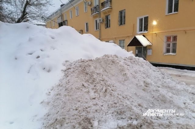 В Новосибирске ввели режим ЧС из-за снегопадов