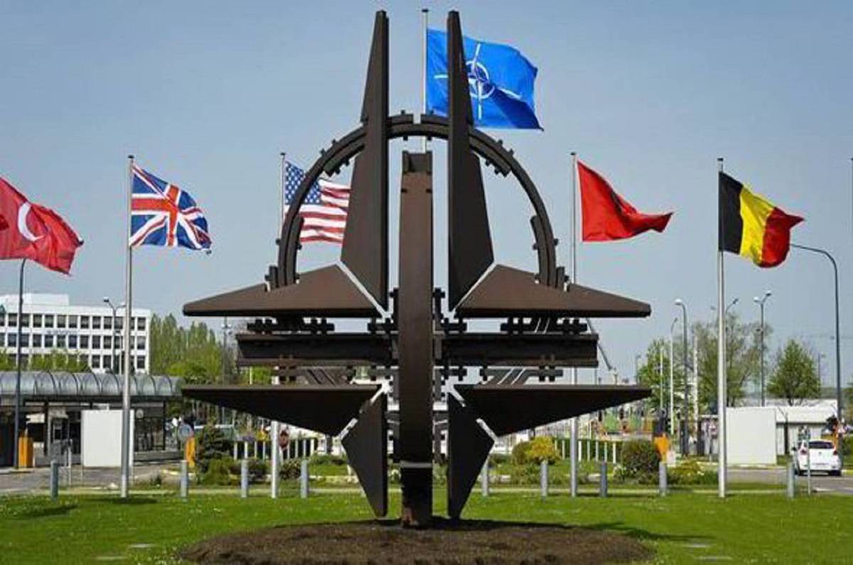 РФ требует от НАТО освободить территорию Болгарии и Румынии