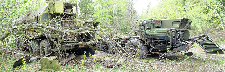 Неожиданная находка в лесу: два брошенных военных гиганта военная техника