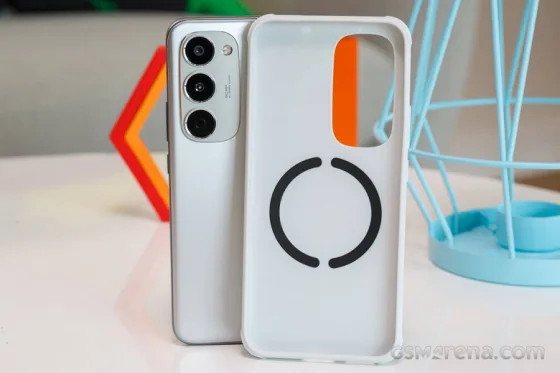 iPhone 17 Air ещё не вышел, а конкуренты уже включились в гонку. Tecno выпустила очень тонкие дешёвые смартфоны Spark 40 Pro и Pro+