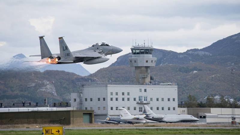 Норвегия призывает союзников по НАТО отвести войска от границ России