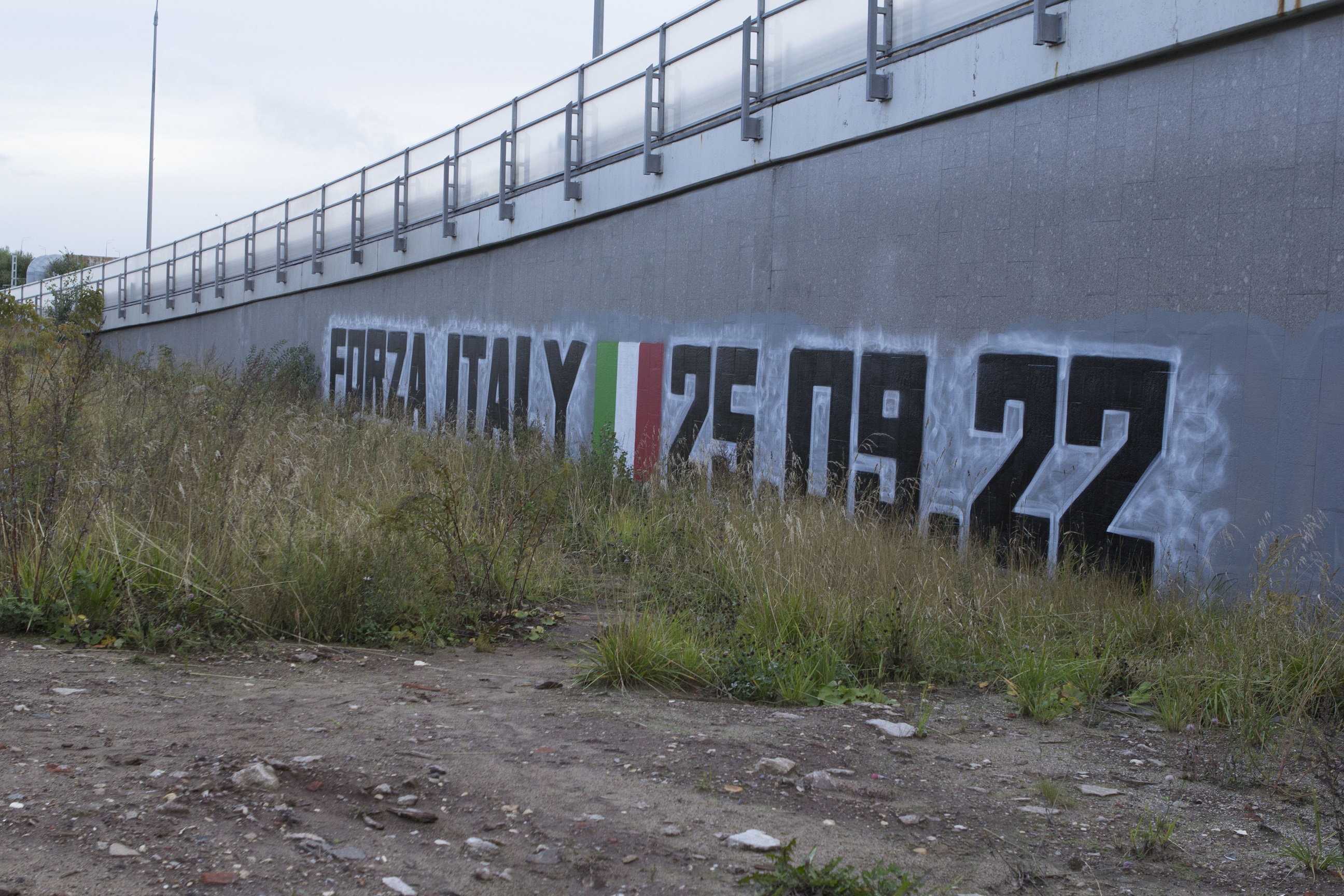 В Москве активисты сделали граффити в поддержку правых, победивших в Италии