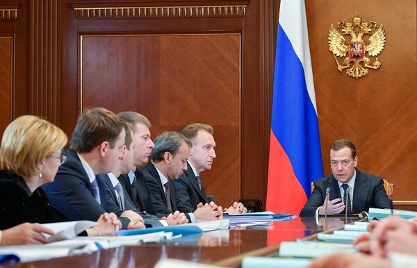 Эксперт объяснил, почему Путин не может разогнать правительство