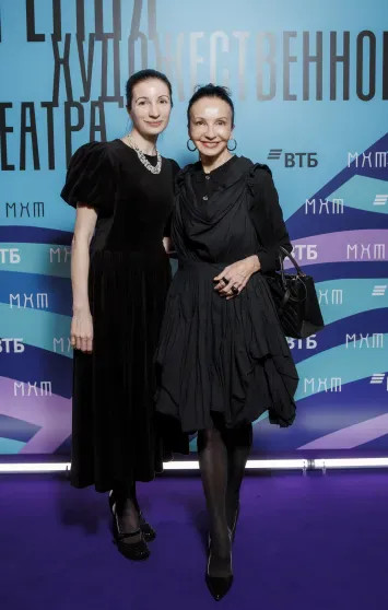 Константин Хабенский, Александр Петров с женой, Светлана Бондарчук посетили премию МХТ дочерью, Апексимова, Александр, Виктория, Дарьей, театра, Светлана, Сигалова, Ирина, женой, ПетровыАлександр, Художественного, Анной, молодых, АндрееваКристина, ТолстаяМария, ВайнбергСтася, Михаил, дарованийФото, Меськова