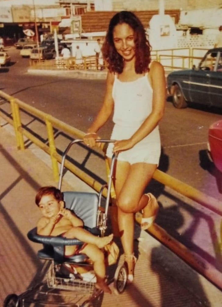 20+ фотографий родителей в молодости, которыми гордятся и восхищаются их выросшие дети 20+ фотографий родителей в молодости, которыми гордятся и восхищаются их выросшие дети воспитание,Дети,Жизнь,Истории,Отношения,проблемы