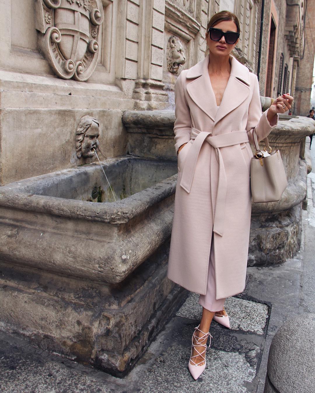 Итальянская гламурная бабушка продолжает радовать своих поклонников новыми образами Итальянская гламурная бабушка продолжает радовать своих поклонников новыми образами