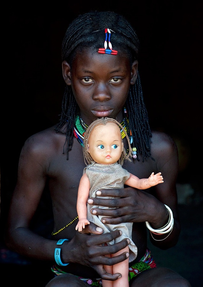 Неотразимо красивые дикие племена Анголы, живущие точно так, как и в далеком прошлом