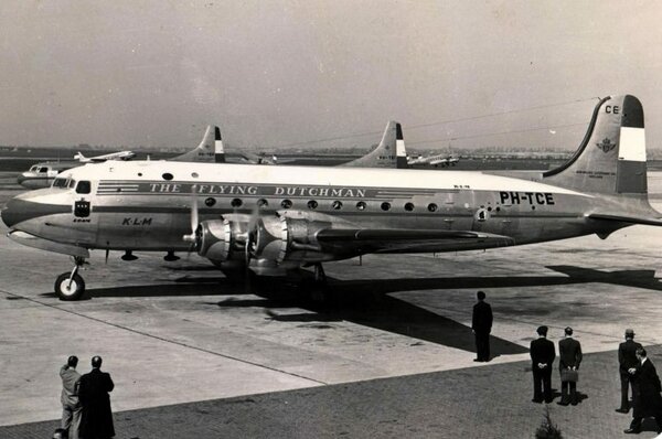 Авиалайнер Douglas DC-4