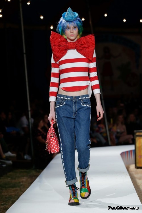 Moschino Круизная коллекция 2019 Moschino Круизная коллекция 2019