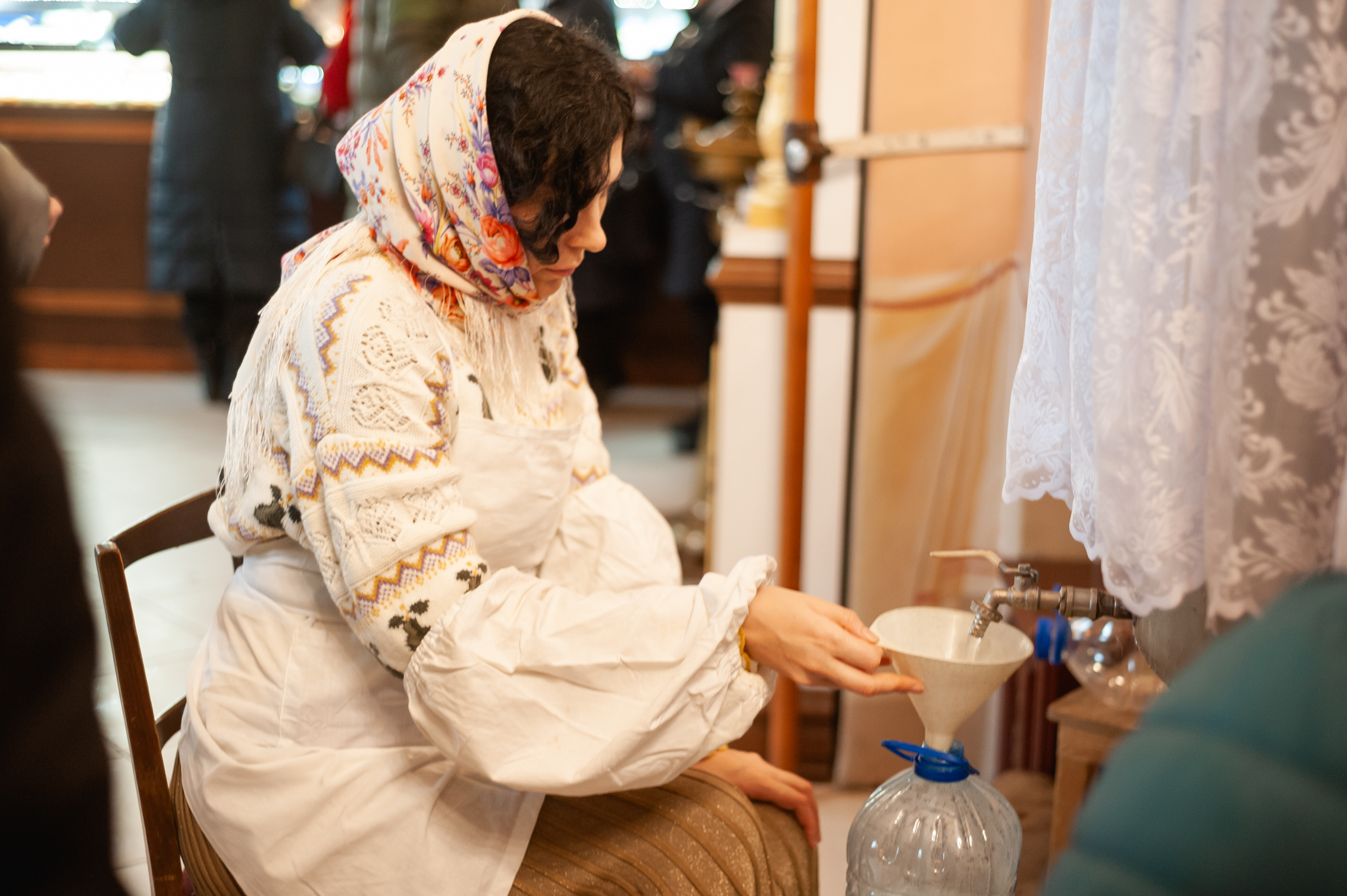 Жители Тверской области набирают святую воду в Крещение
