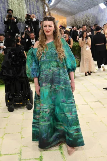 13 неудачных образов Met Gala: Хайди Клум в образе статуи, Хейли Бибер в золоте и 
