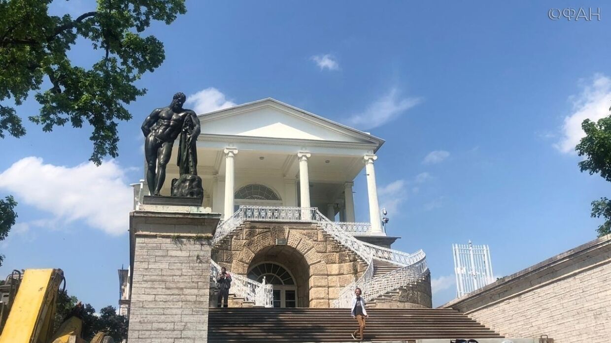 Статую Геракла после реставрации вернули в музей-заповедник «Царское Село» в Петербурге