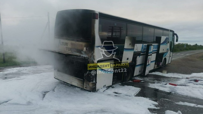 Автобус загорелся в Алтайском крае