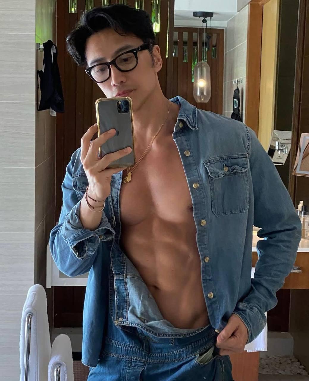 В свои 60 выглядит на 20: фотограф Чуандо Тан из Сингапура поделился секретом вечной молодости Чуандо, гораздо, Среди, организм, старение, говорит, обязательных, вечной, потому, тренировки, прост, создавать, впечатление, будто, каждый, Также, часов, считает, только, фотограф