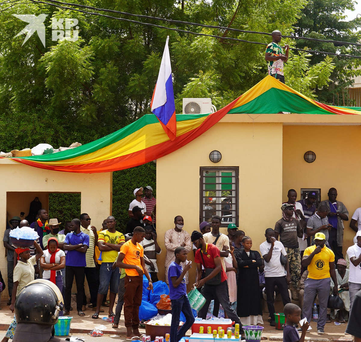 «Аревуар, Бархан»: жители Мали провели митинг в поддержку армии и переходного правительства «Аревуар, Бархан»: жители Мали провели митинг в поддержку армии и переходного правительства Весь мир