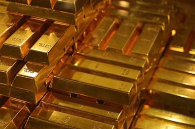 Золото коррекционно дешевеет после сильнейшего недельного роста в этом году