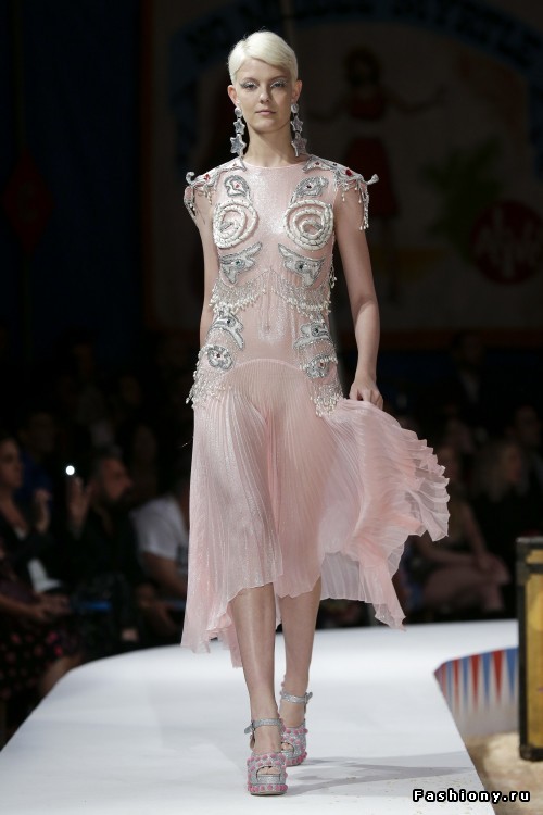 Moschino Круизная коллекция 2019 Moschino Круизная коллекция 2019