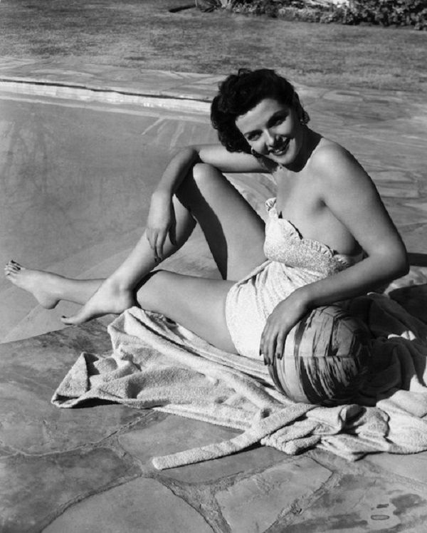 Пляжная мода 50-х и 60-х годов: купальники знаменитых красавиц Пляжная мода 50-х и 60-х годов: купальники знаменитых красавиц