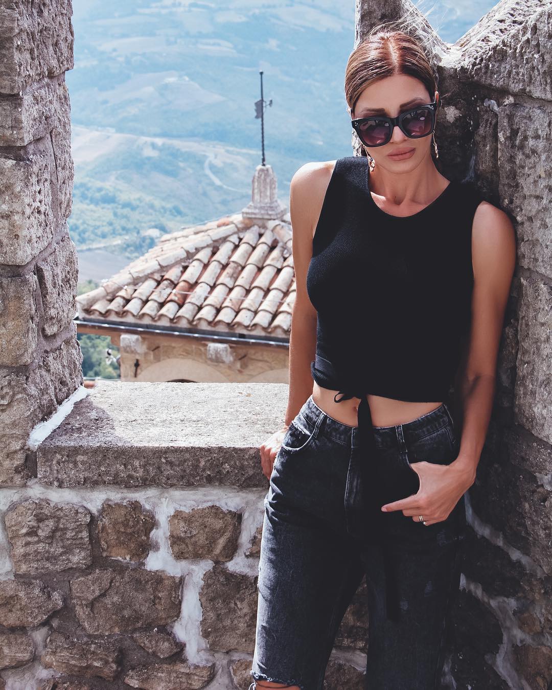 Итальянская гламурная бабушка продолжает радовать своих поклонников новыми образами Итальянская гламурная бабушка продолжает радовать своих поклонников новыми образами