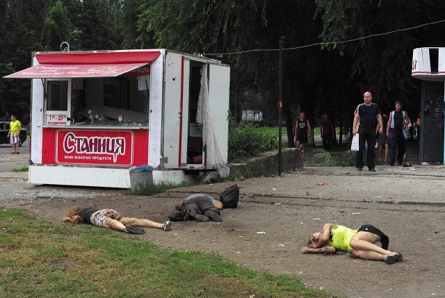 Жертвы среди мирного населения в Луганске в результате артиллерийского обстрела