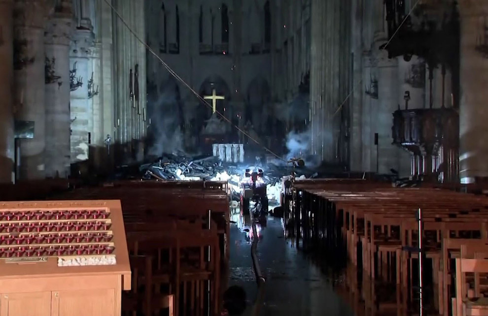 Внутри сгоревшего Нотр-Дам де Пари — собора Парижской Богоматери Путешествия,фото