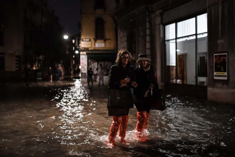 Каким стало самое сильное наводнение в Венеции за последние полвека acqua, Венецию, улицы, многие, сантиметров, города, Святого, Марка, некоторые, водой, своим, продаются, севший, мель На, могли, каждом, период, чтобы, гостям, резиновые