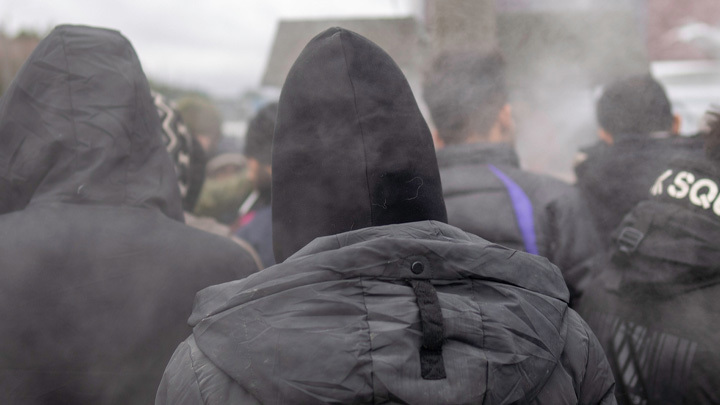 УБИВАЛИ ПРЯМО ПОД ВИДЕОКАМЕРАМИ: МИГРАНТЫ, УСТРОИВШИЕ ОХОТУ НА РУССКИХ, ОКАЗАЛИСЬ НА СВОБОДЕ