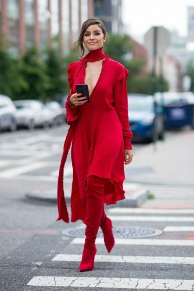 Коварный цвет: 5 советов, как носить красное платье и не выглядеть вульгарно