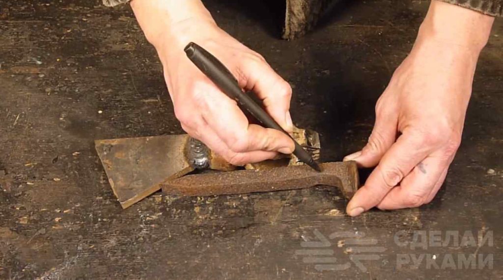 Томагавк из молотка, рессоры и обрезков металла самоделкин