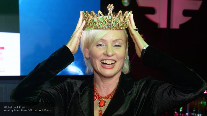 Журналисты считают, что Жанна Эппле перебарщивает с попытками сохранить молодость