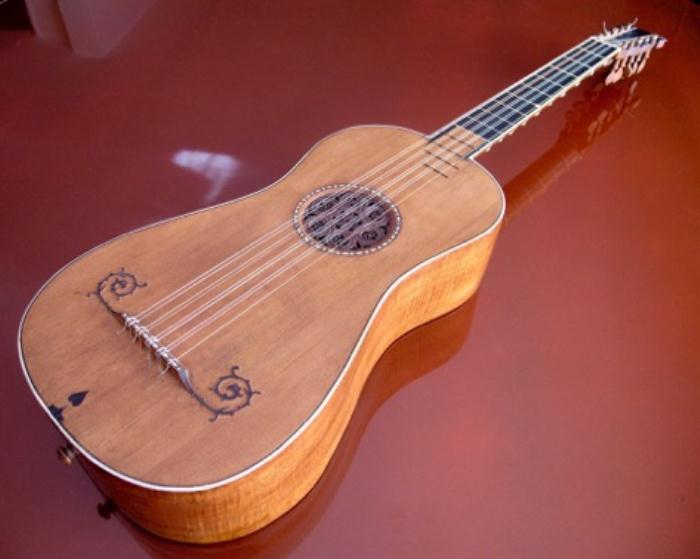 Гитара Страдивари - старинный музыкальный инструмент, на котором до сих пор можно играть