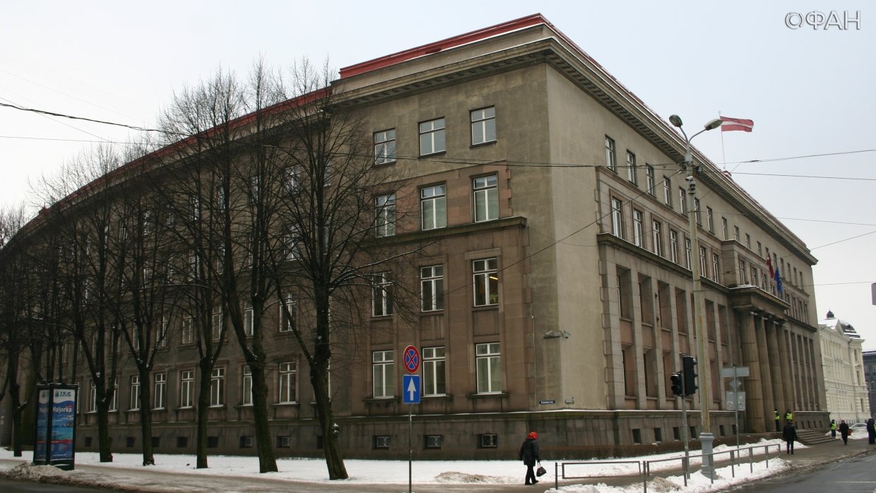 Здание кабинета министров Латвии в центре Риги на улице Бривибас (Свободы)