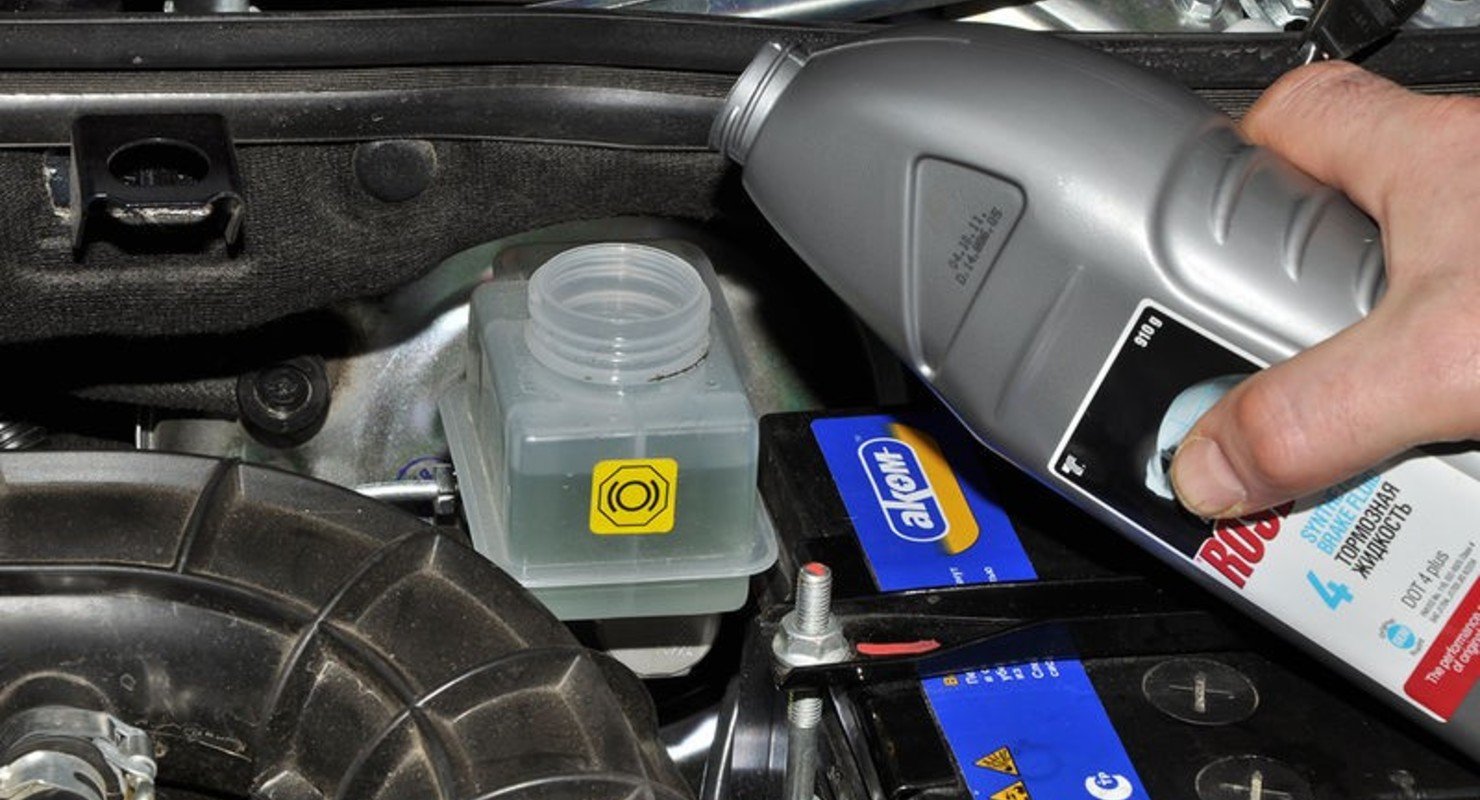 Если уровень тормозной жидкости выше максимума — какие могут быть проблемы?