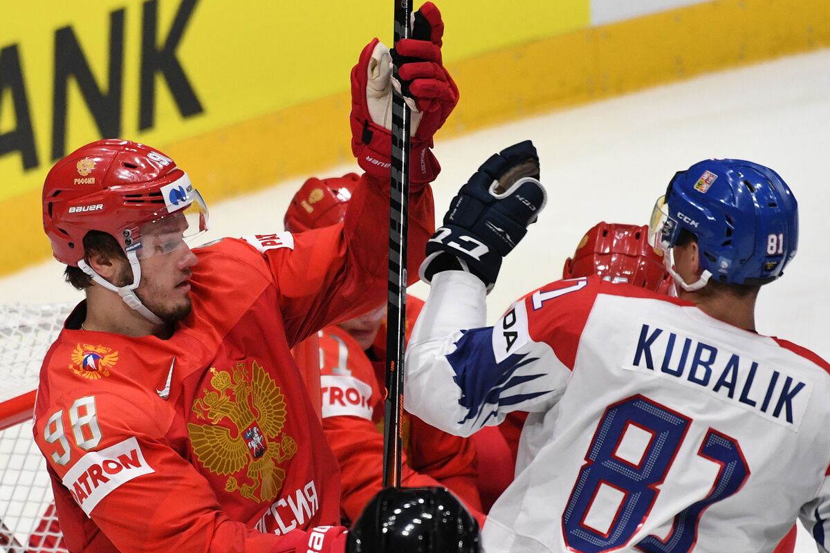 Хоккеист Сергачев: спортсмены тратят здоровье, чтобы люди наслаждались игрой