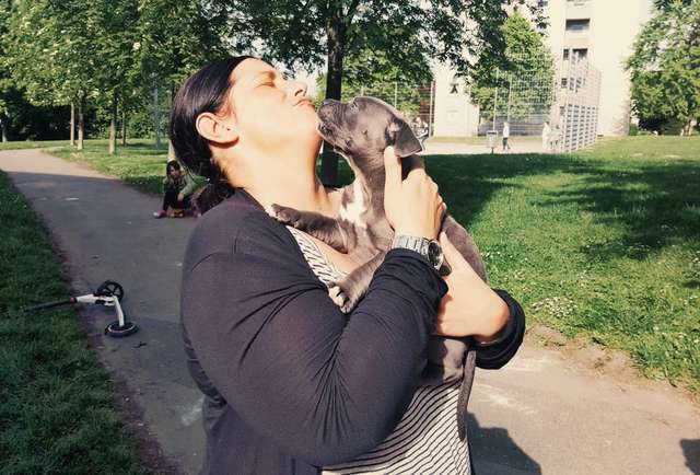 девушка с щенком